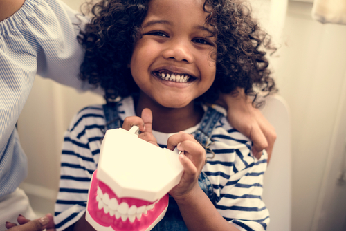 dental-bonding-or-dental-veneer-for-chipped-tooth